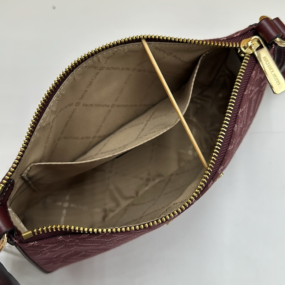 MICHAEL KORS Jet Set Travel Small Logo Jacquard Crossbody With Tech Attach
NWT - Picture 14 of 16